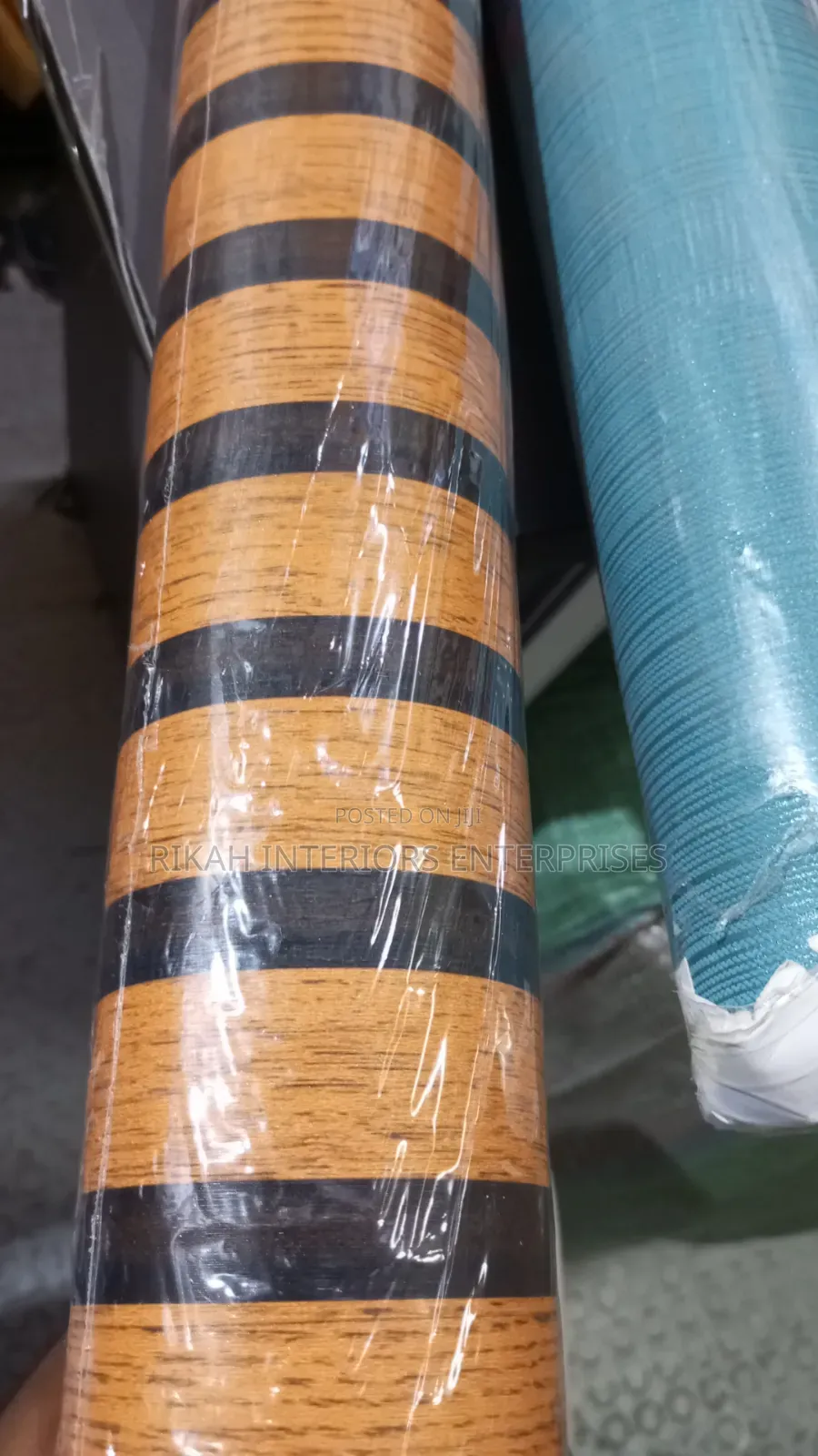 Wallpapers for Walls Available in Different Colours and Patterns