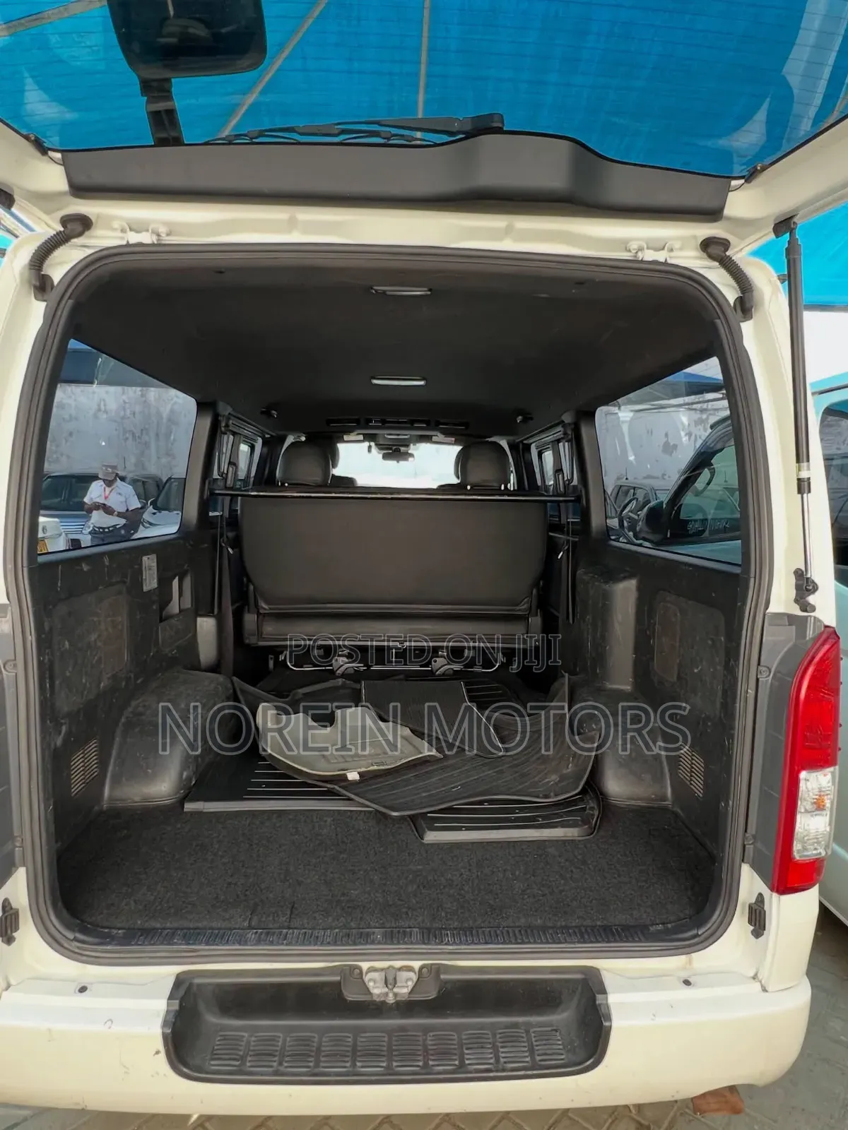 Toyota HiAce 2019 White