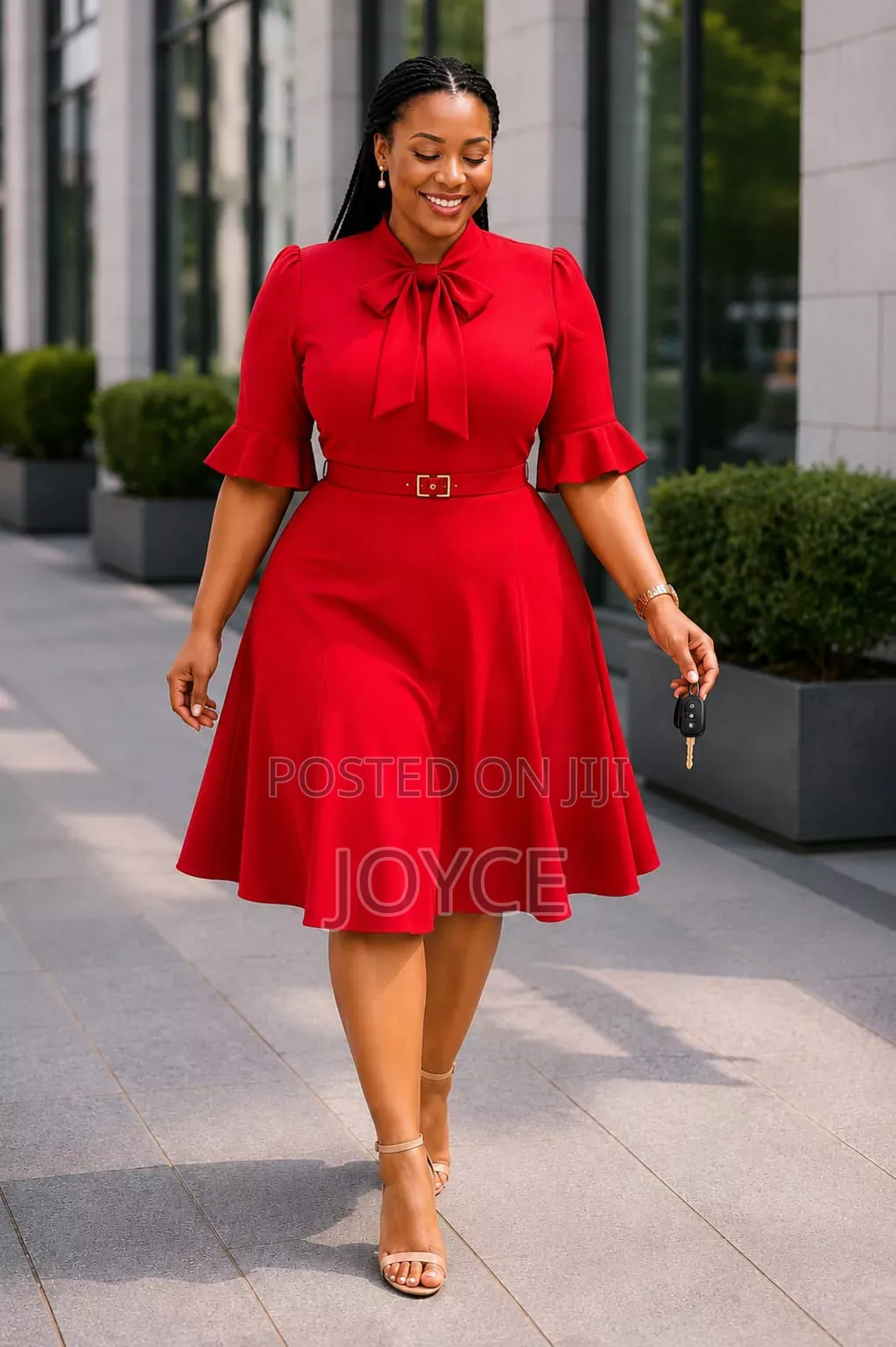 Circular Plain Dress With a Bowtie