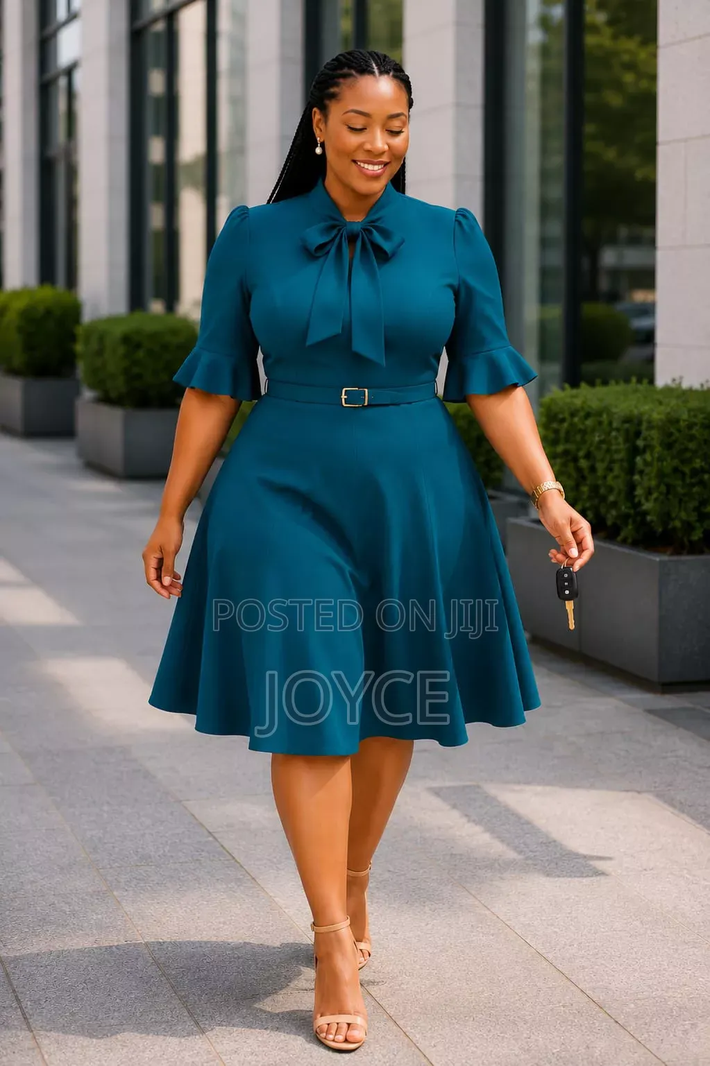 Circular Plain Dress With a Bowtie