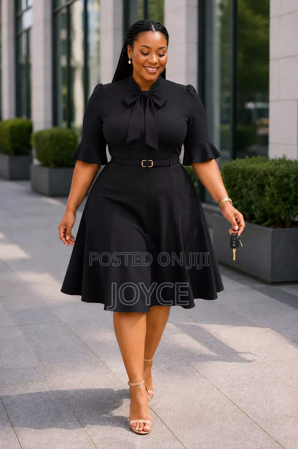 Circular Plain Dress With a Bowtie