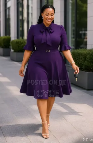 Circular Plain Dress With a Bowtie