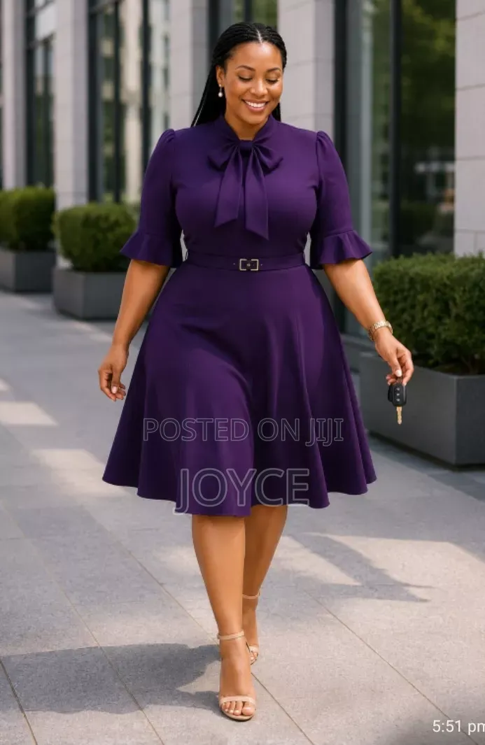 Circular Plain Dress With a Bowtie