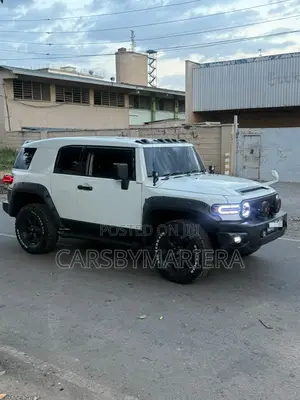 Toyota FJ Cruiser 2014 White