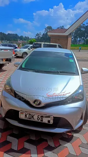 Toyota Vitz 2015 Silver