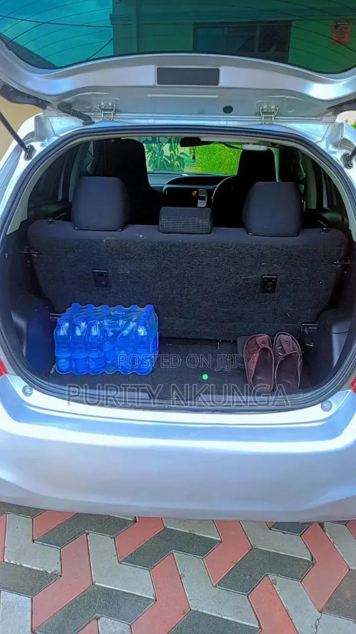 Toyota Vitz 2015 Silver