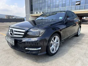Mercedes-Benz C200 2012 Blue