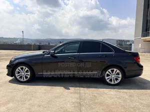 Mercedes-Benz C200 2012 Blue