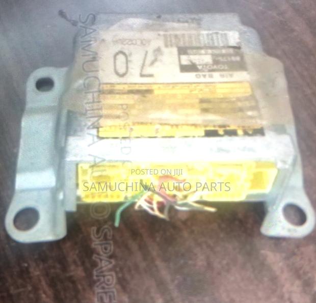 SRS Unit / Airbag Computer Toyota Raum