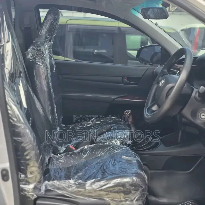Toyota Hilux 2019 White
