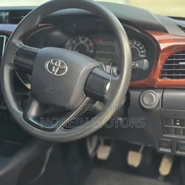 Toyota Hilux 2019 White