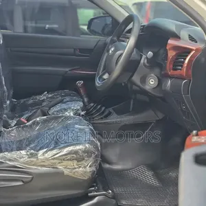 Toyota Hilux 2019 White