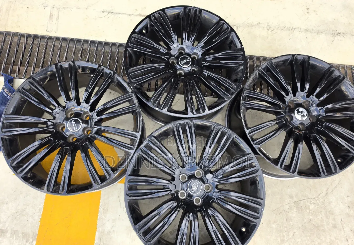 Vogue 22 Rims Up on Grabs