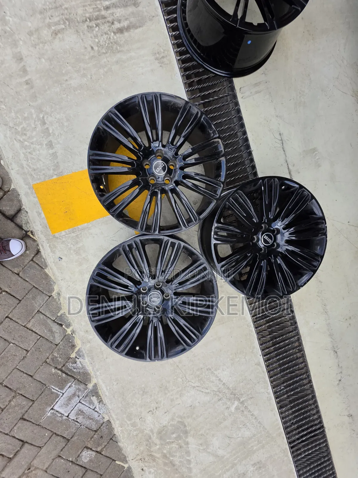 Vogue 22 Rims Up on Grabs
