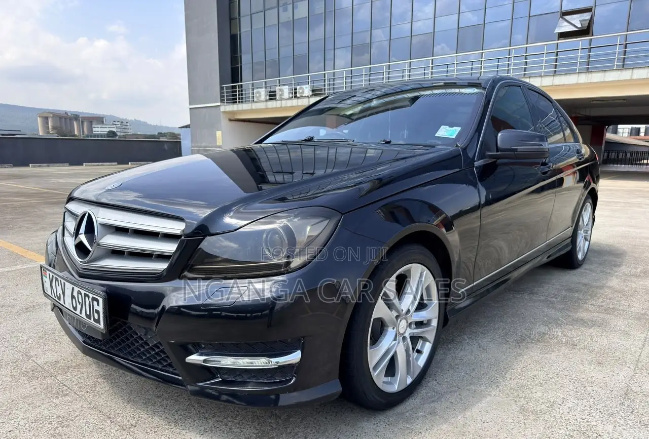 Mercedes-Benz C200 2012 Black