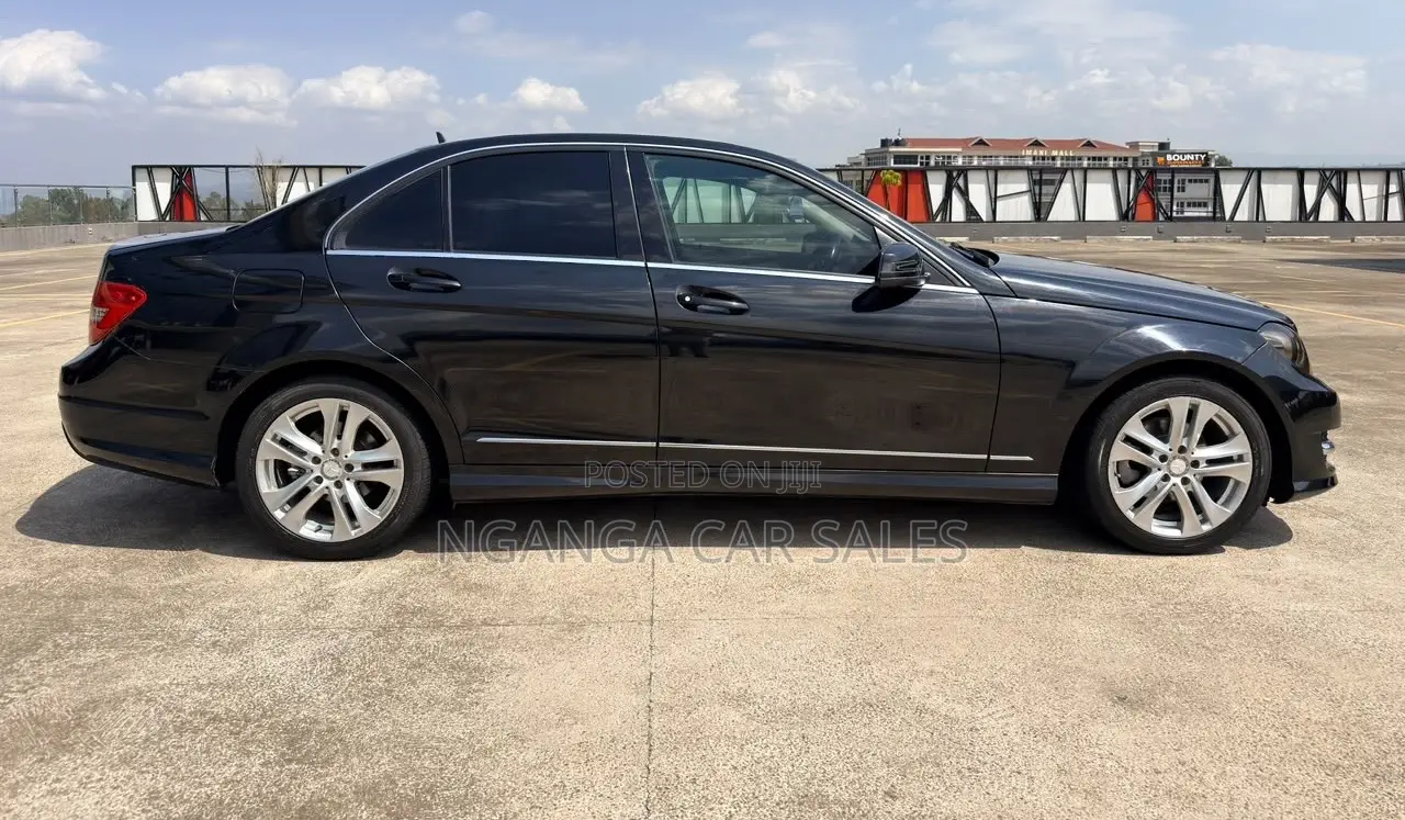 Mercedes-Benz C200 2012 Black