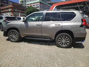 Toyota Land Cruiser Prado 2018 Brown