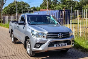 Toyota Hilux 2019 Silver