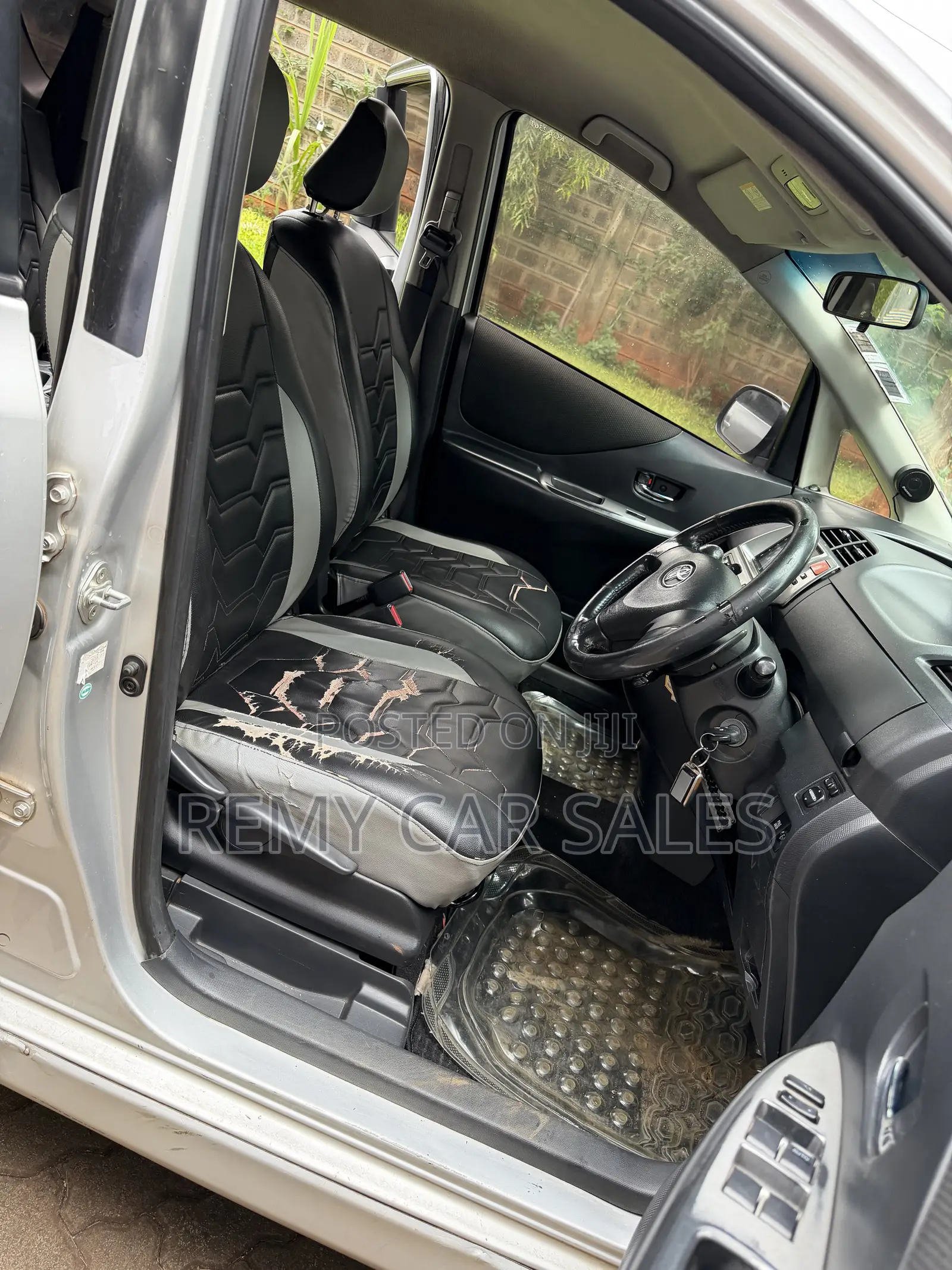 Toyota Ractis 2007 Silver