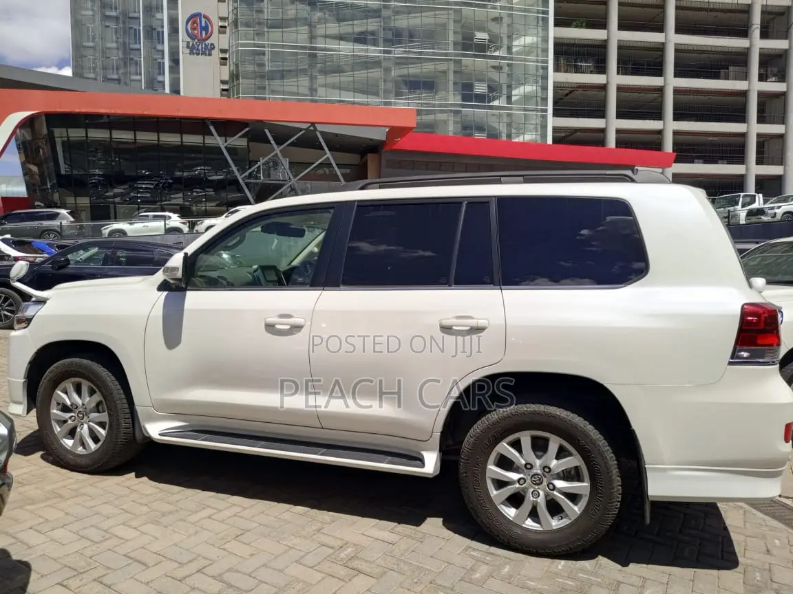 Toyota Land Cruiser 2018 White