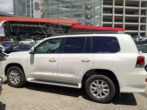 Toyota Land Cruiser 2018 White