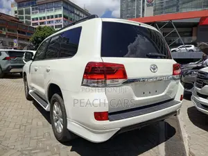 Toyota Land Cruiser 2018 White
