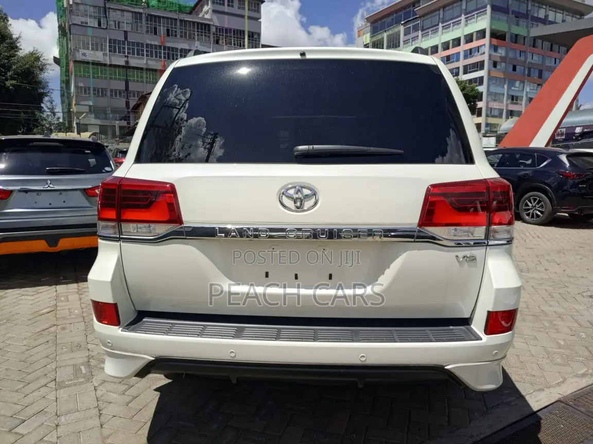 Toyota Land Cruiser 2018 White