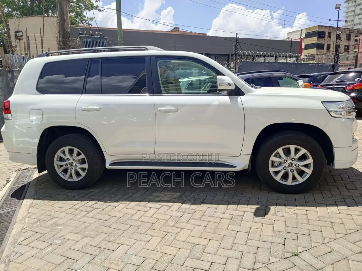 Toyota Land Cruiser 2018 White