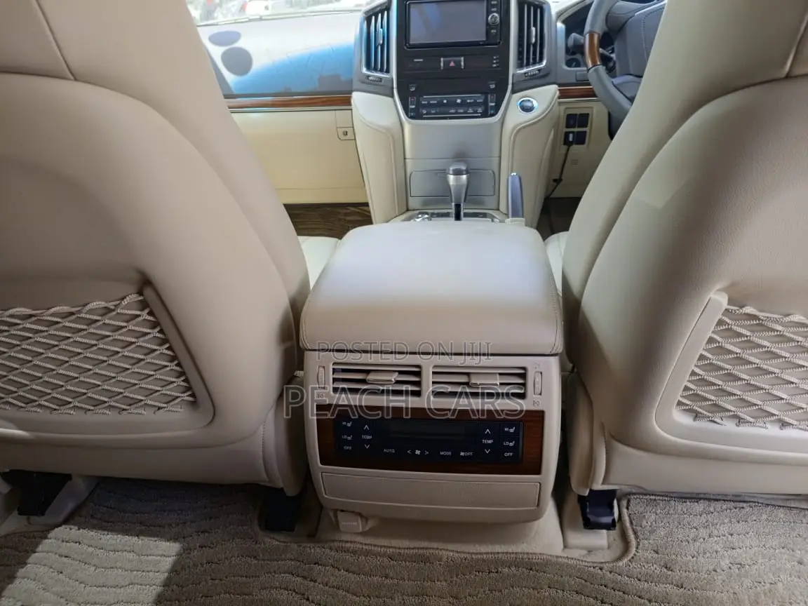 Toyota Land Cruiser 2018 White