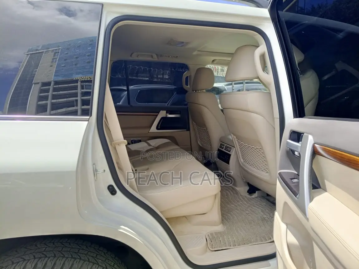 Toyota Land Cruiser 2018 White