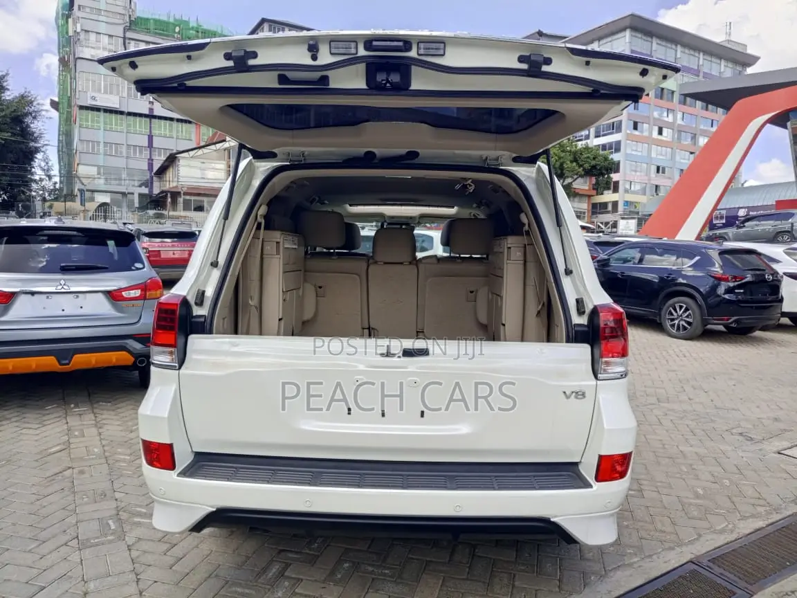 Toyota Land Cruiser 2018 White