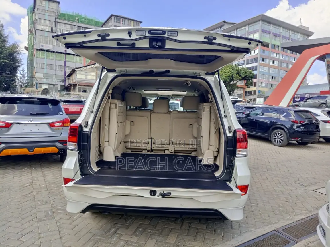 Toyota Land Cruiser 2018 White