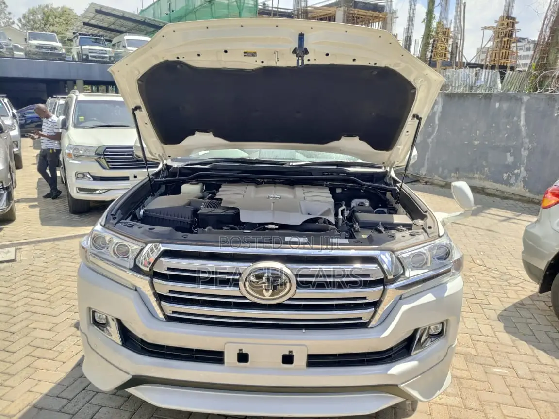 Toyota Land Cruiser 2018 White