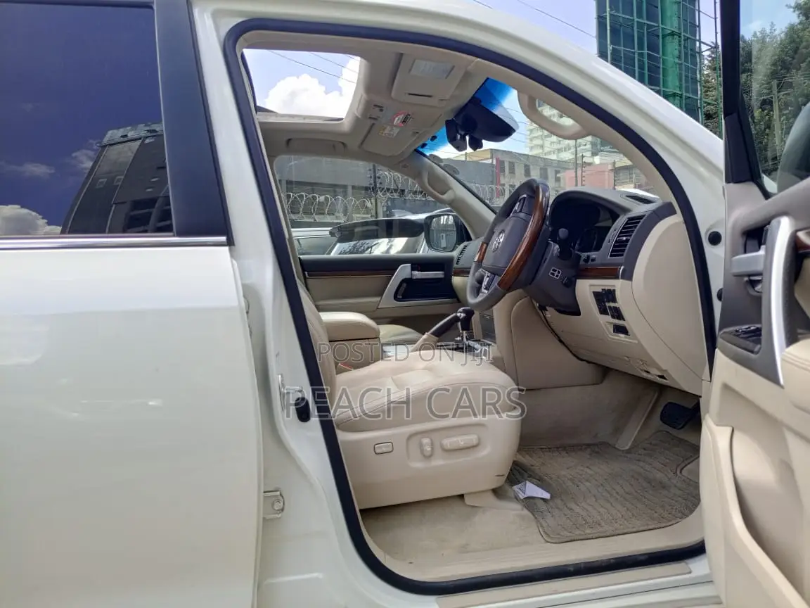 Toyota Land Cruiser 2018 White