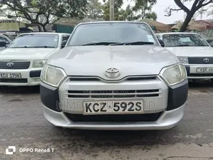 Toyota Succeed SV Premium 2014 Silver