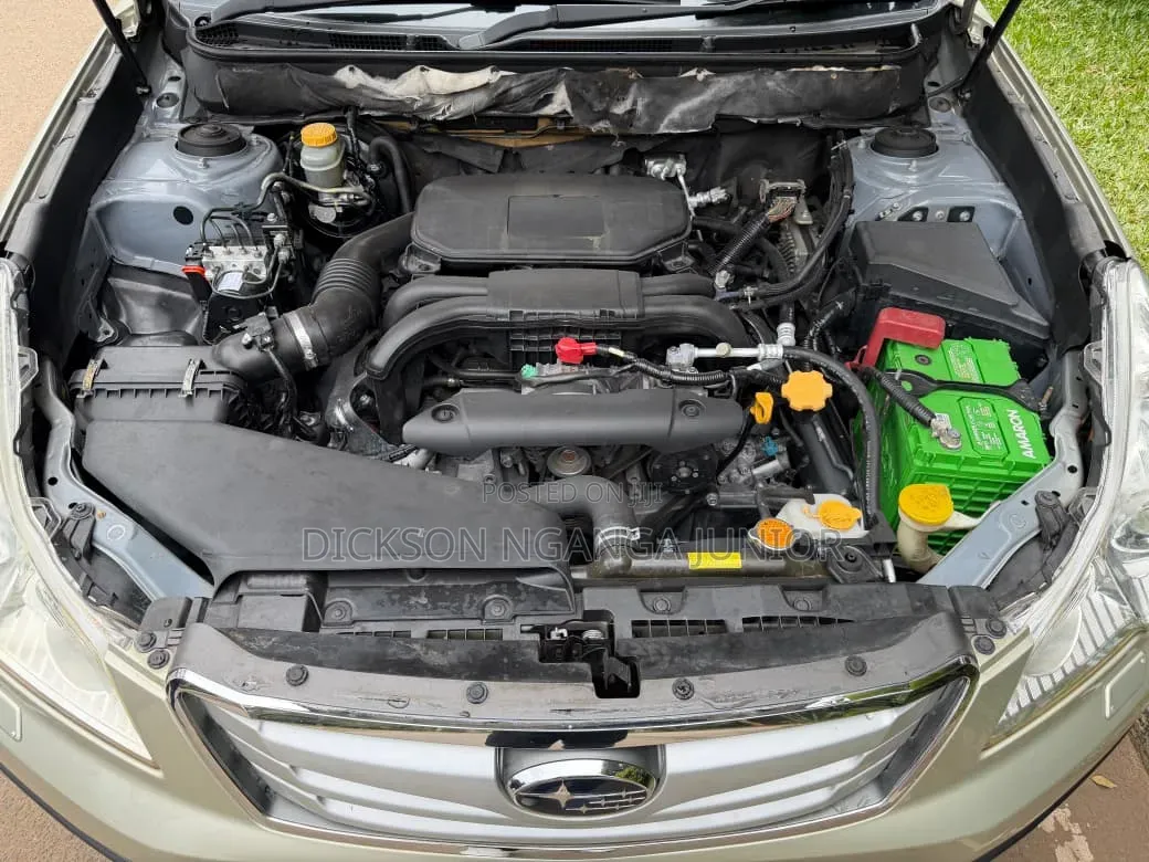 Subaru Outback 2010 Gold