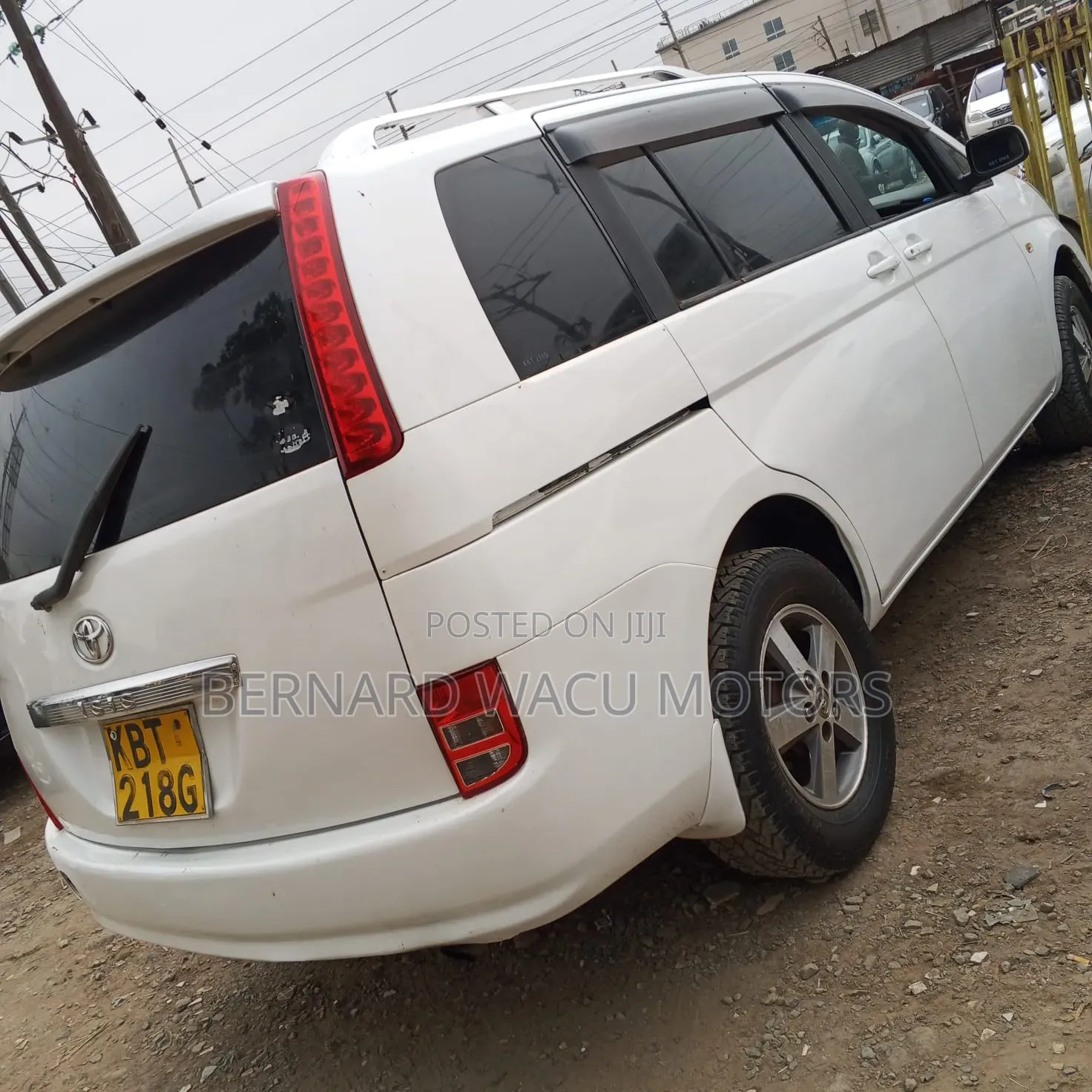 Toyota ISIS 2005 White