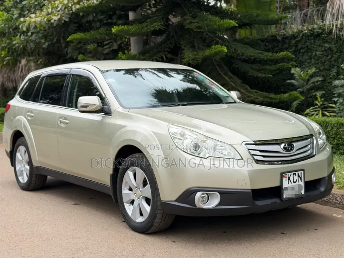 Subaru Outback 2010 Gold