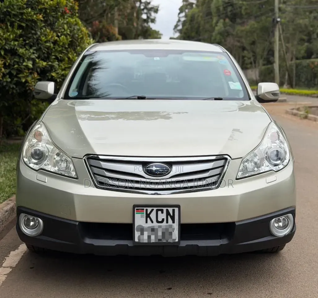 Subaru Outback 2010 Gold