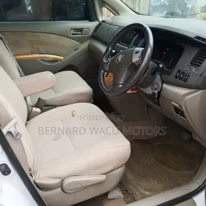Toyota ISIS 2005 White