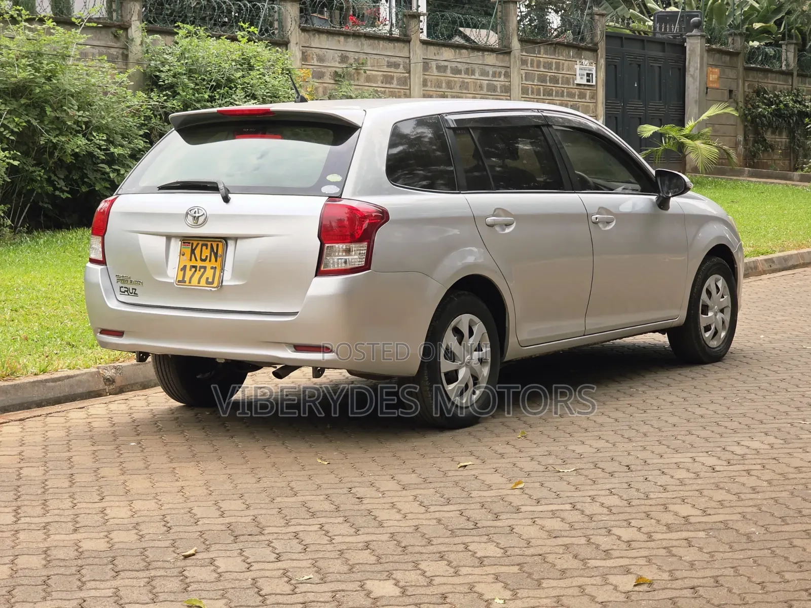 Toyota Corolla Fielder 2012 Silver