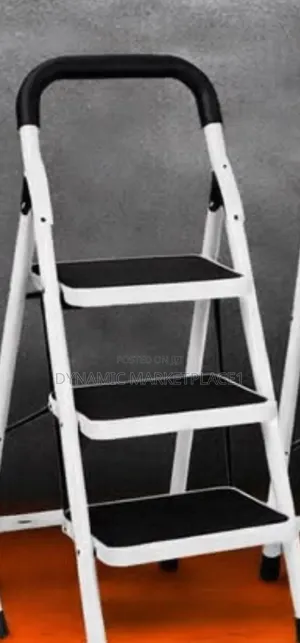 Kroma White Steps Ladder