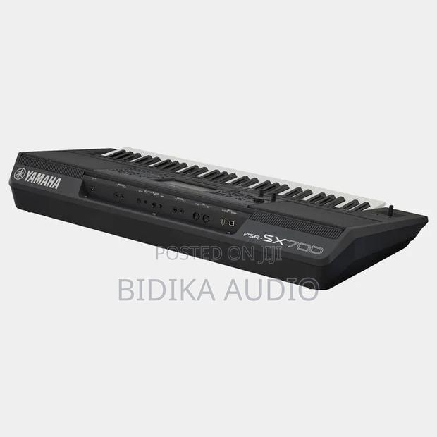 Yamaha PSR-Sx700 61-Key Digital Arranger Workstation Keyboard
