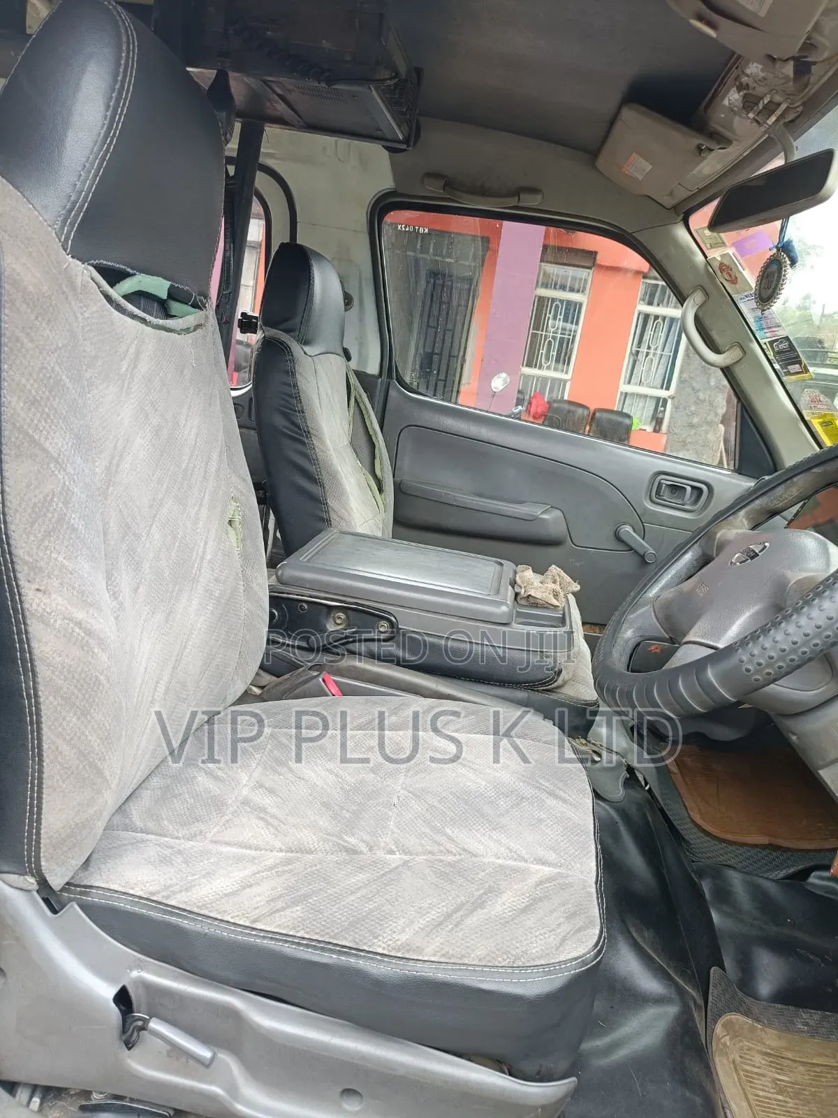 Nissan Caravan (Urvan) 2005 White