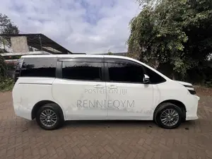 Toyota Voxy 2016 White