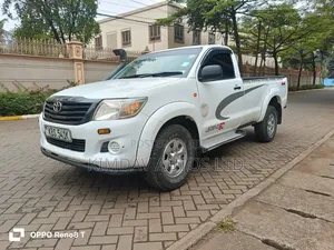 Toyota Hilux 2012 White