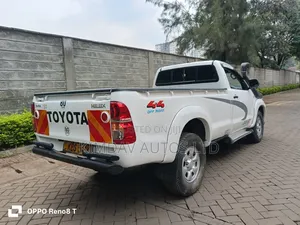 Toyota Hilux 2012 White