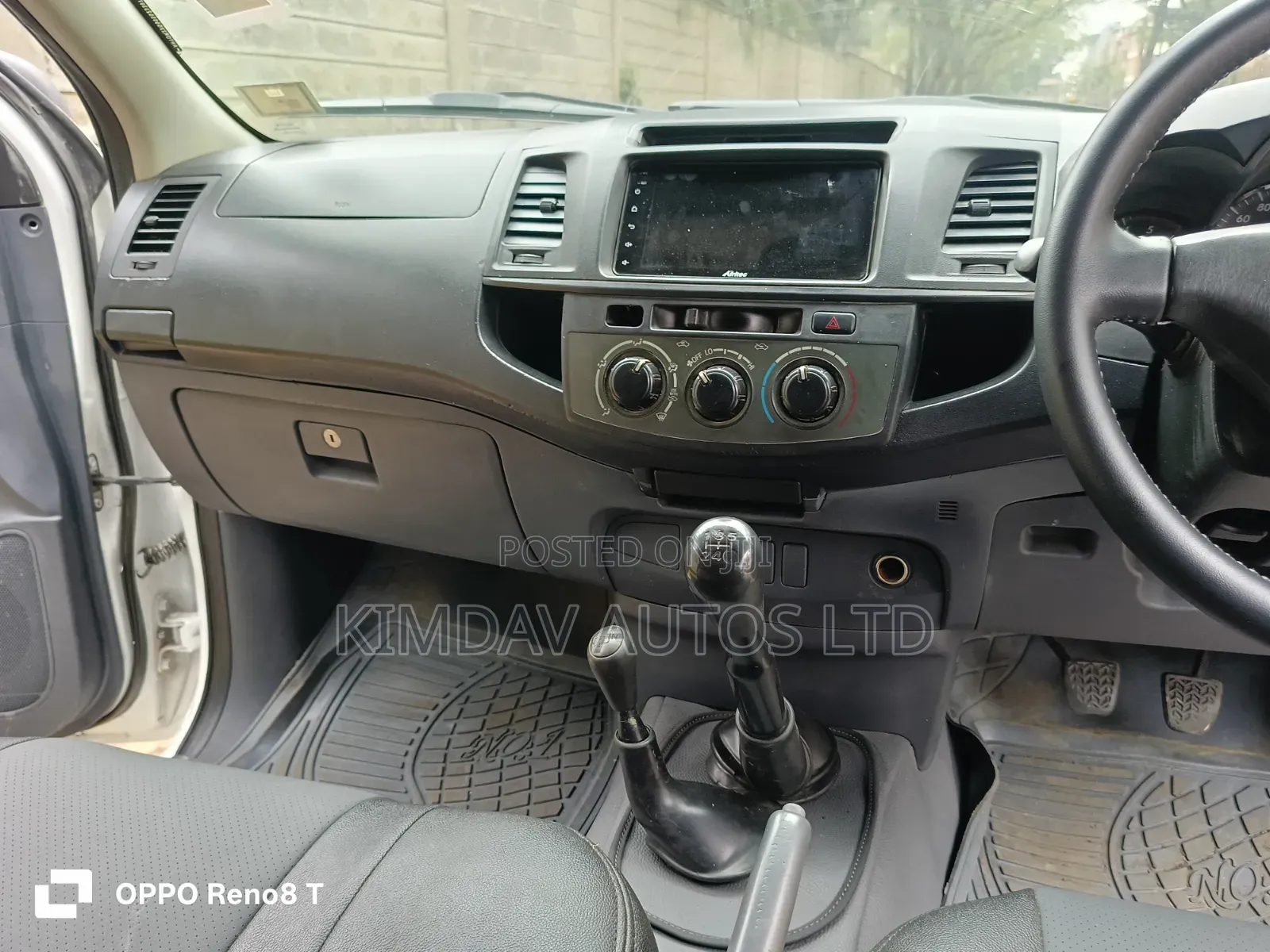 Toyota Hilux 2012 White