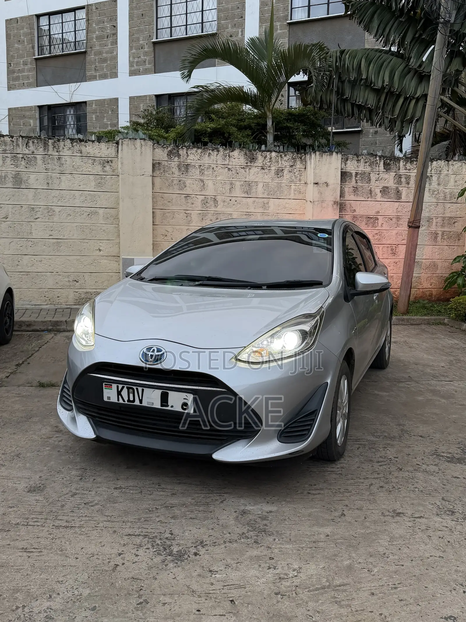 Toyota Aqua 2018 Silver