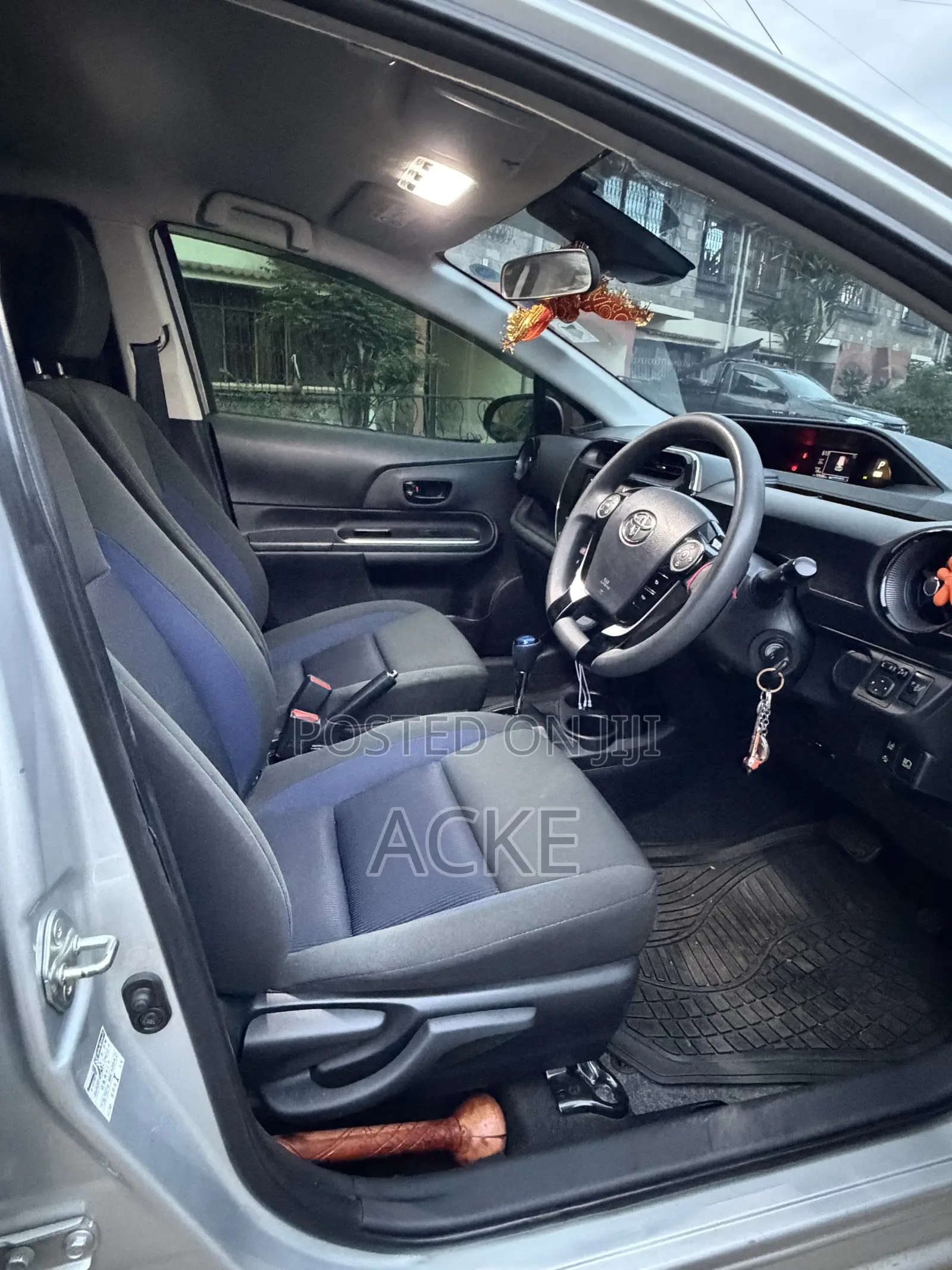 Toyota Aqua 2018 Silver